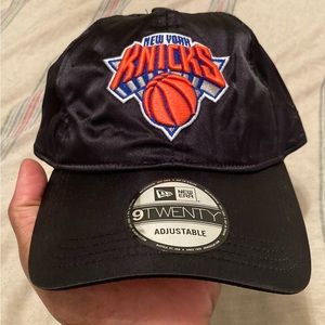 New Era New York Knicks dad cap in black - 100% nylon Preowned Mens
